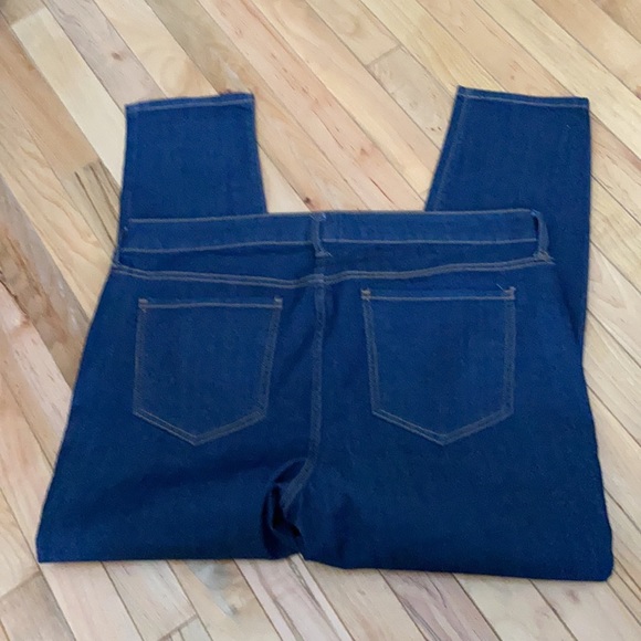 Old Navy Women’s Jeans - Picture 6 of 8